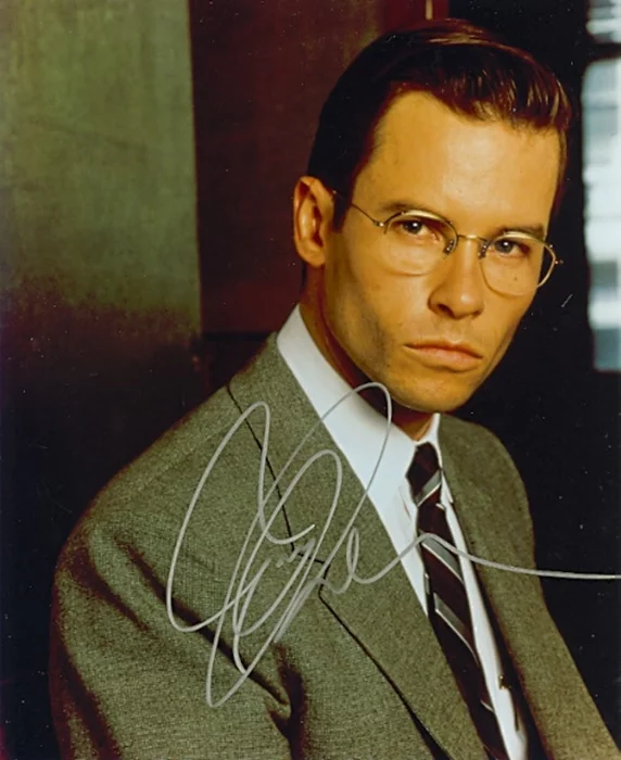 Guy Pearce autograph