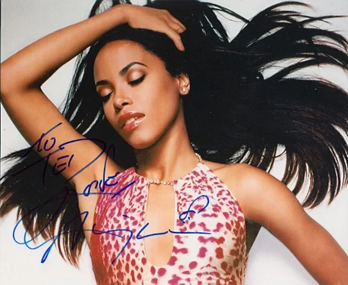 Aaliyah autograph