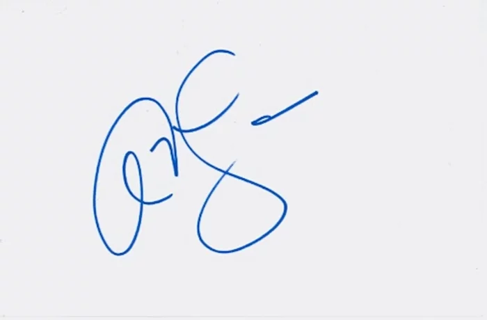 Ali Larter autograph