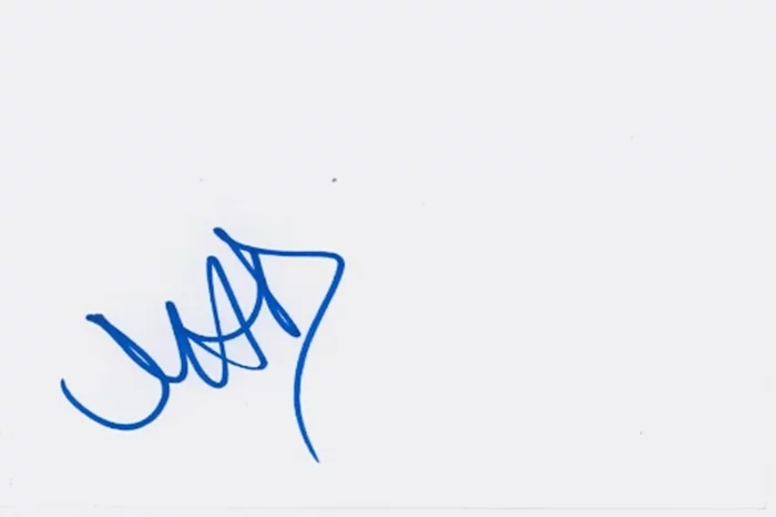 Majandra Delfino autograph