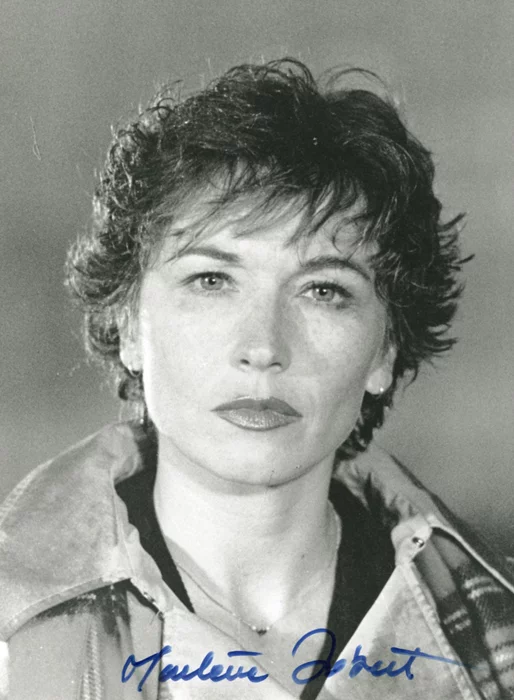 Marlene Jobert autograph