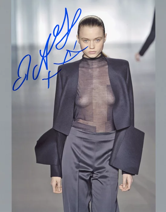 Abbey Lee autograph
