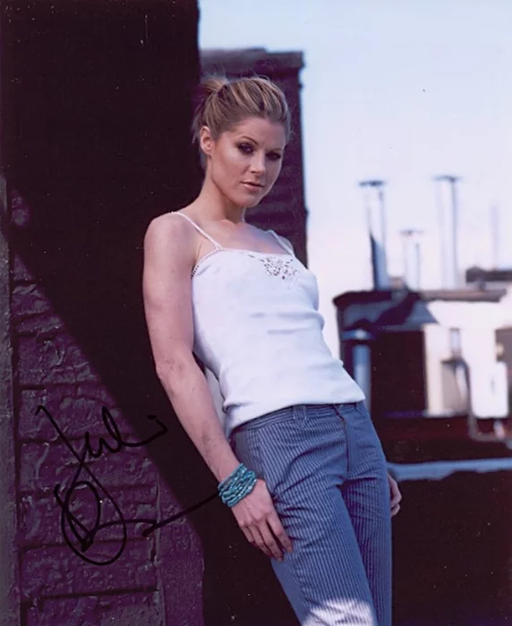 Julie Bowen autograph