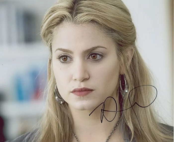 Nikki Reed autograph