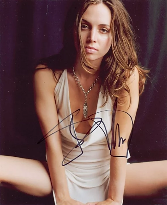 Eliza Dushku autograph