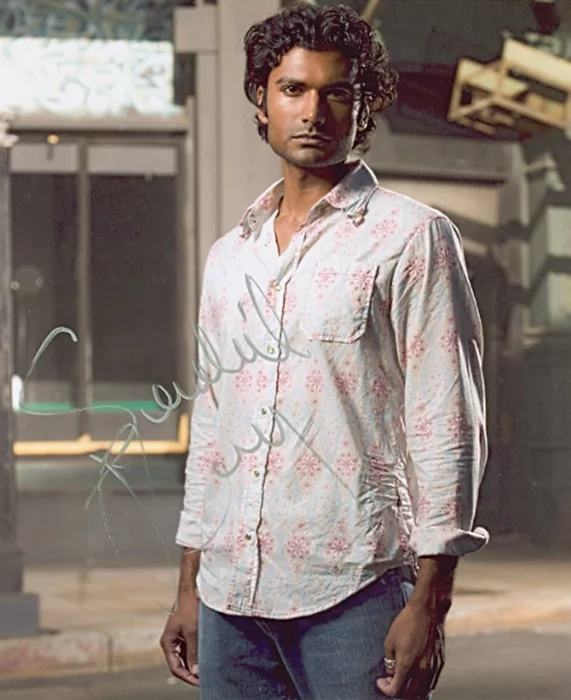 Sendhil Ramamurthy autograph