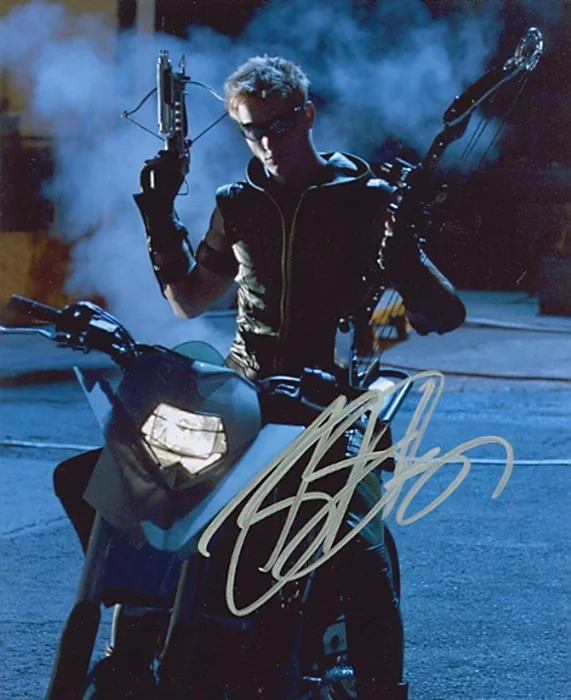 Justin Hartley autograph