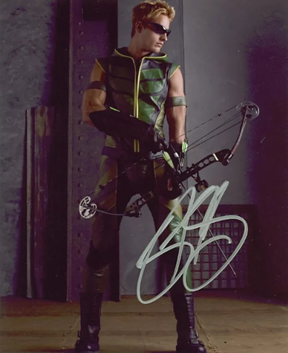 Justin Hartley autograph