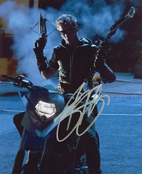Justin Hartley autograph