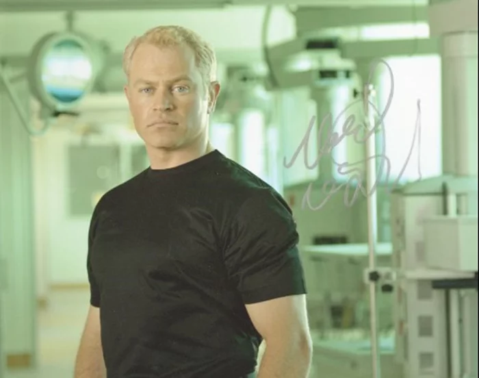 Neal McDonough autograph