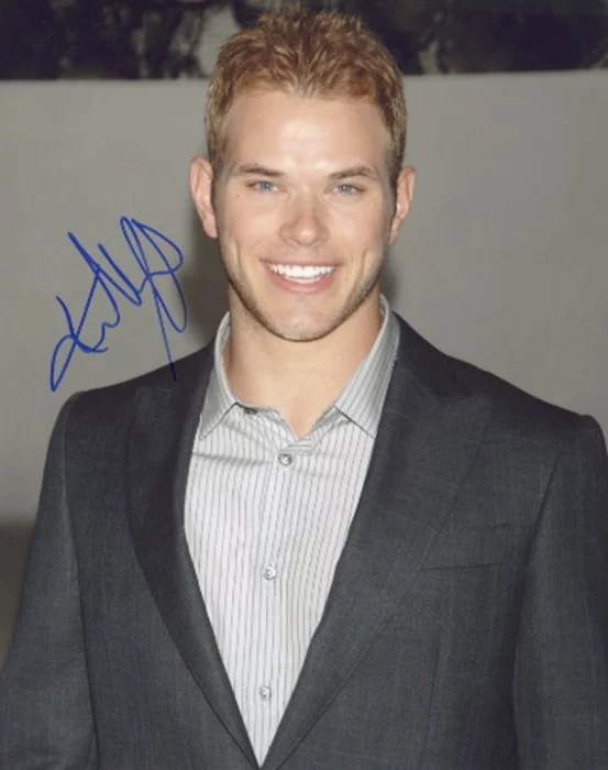 Kellan Lutz autograph