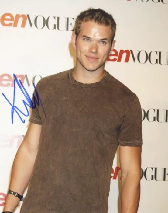Kellan Lutz autograph