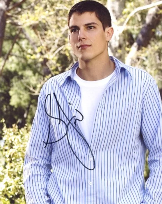 Sean Faris autograph