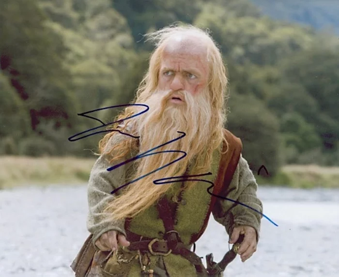 Peter Dinklage autograph