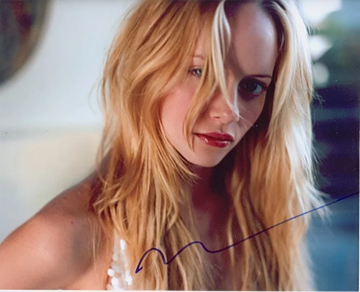 Marley Shelton autograph