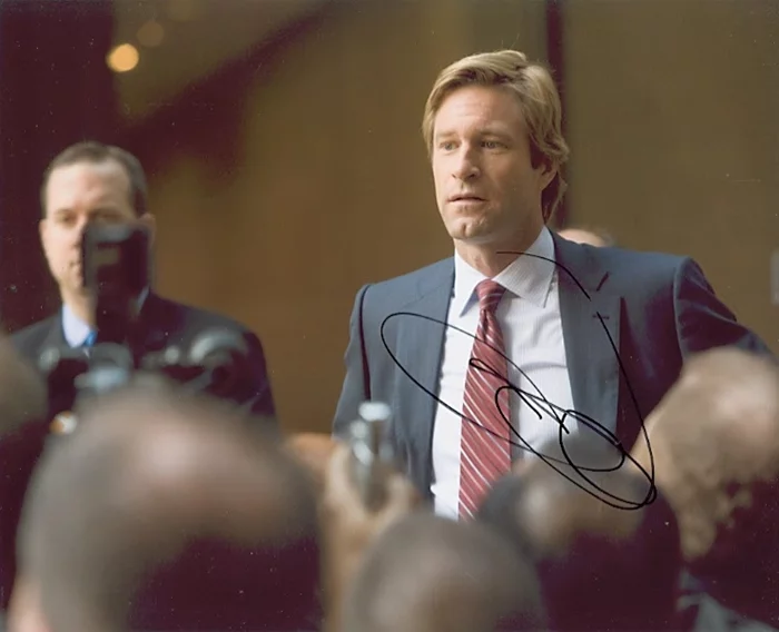 Aaron Eckhart autograph