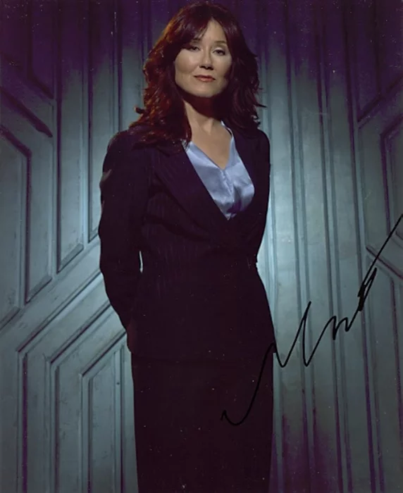 Mary McDonnell autograph