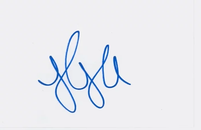 Haylie Duff autograph