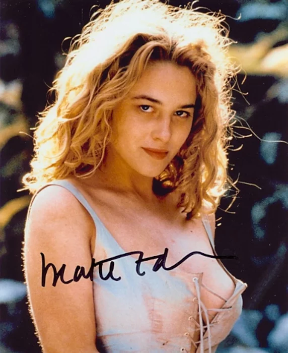 Beatie Edney autograph