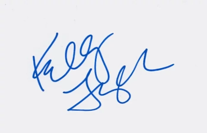 Kelly Lynch autograph