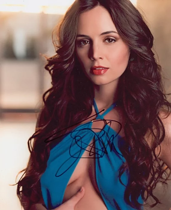 Eliza Dushku autograph