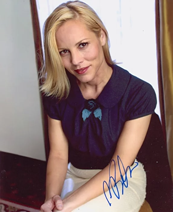 Maria Bello autograph