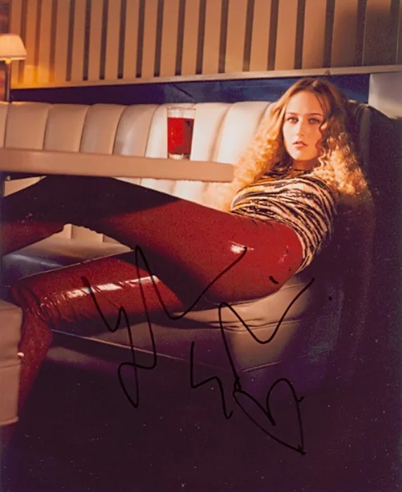 Leelee Sobieski autograph
