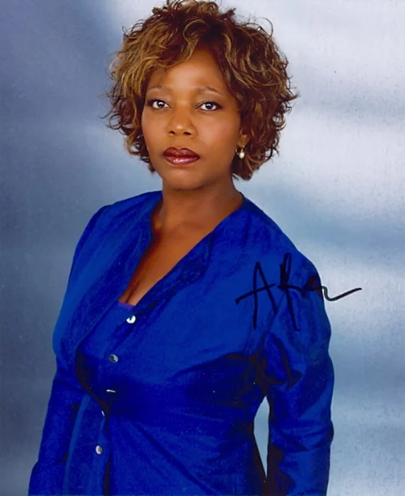 Alfre Woodard autograph