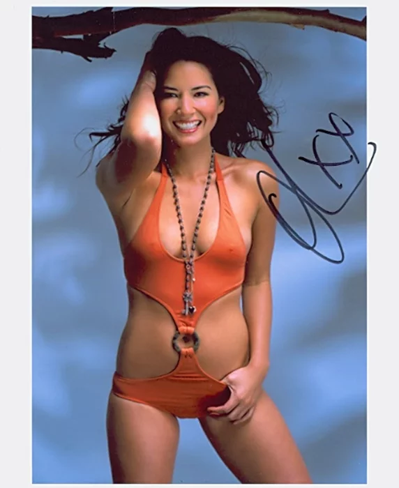 Olivia Munn autograph