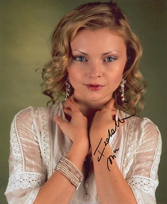 Izabella Miko autograph