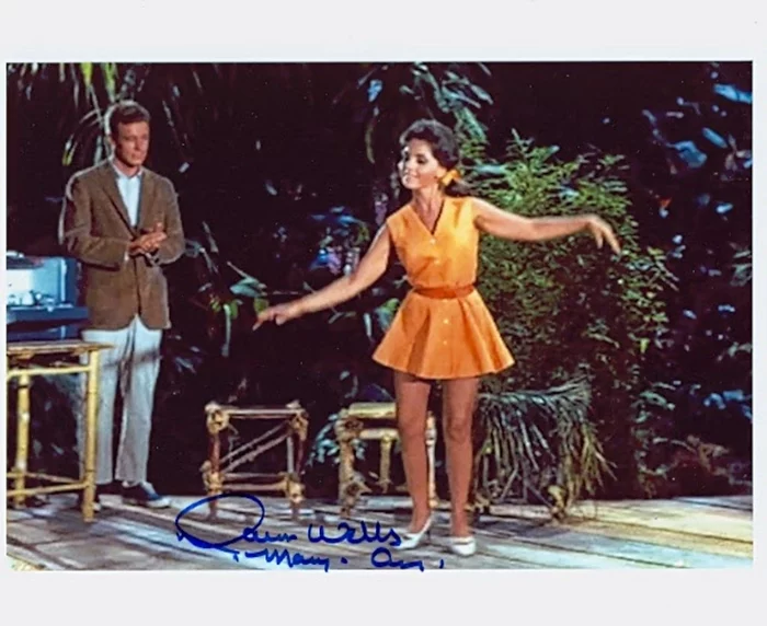Dawn Wells autograph