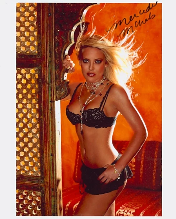 Mercedes McNab autograph
