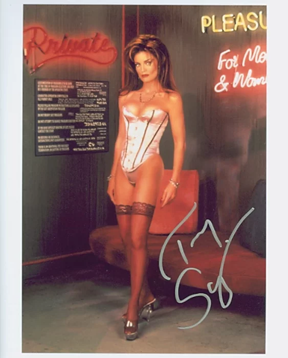 Tracy Scoggins autograph