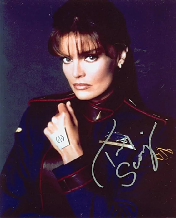 Tracy Scoggins autograph