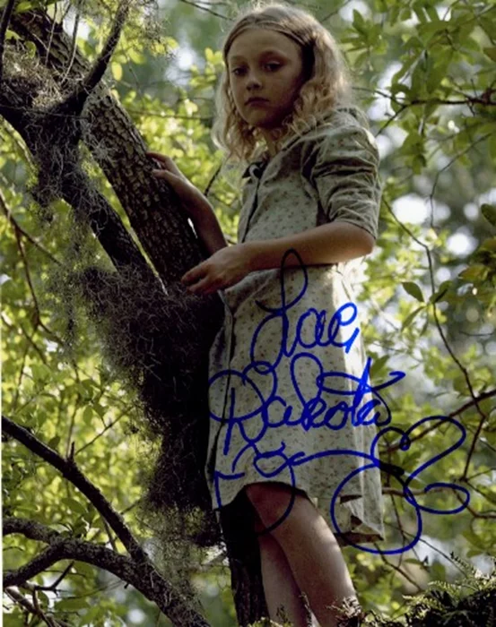 Dakota Fanning autograph
