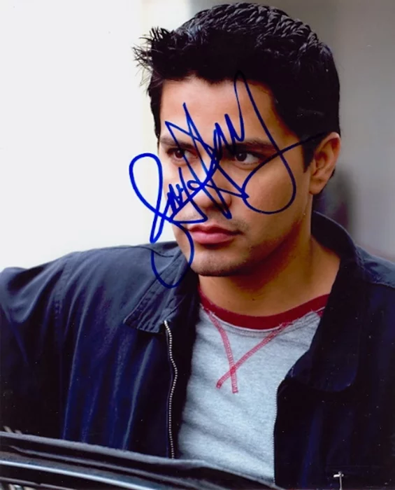 Jay Hernandez autograph