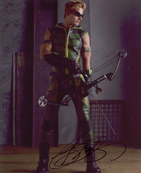 Justin Hartley autograph