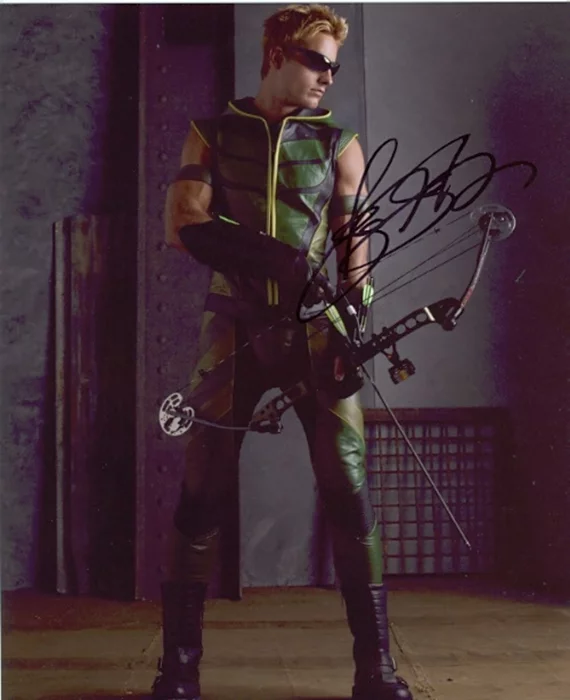 Justin Hartley autograph