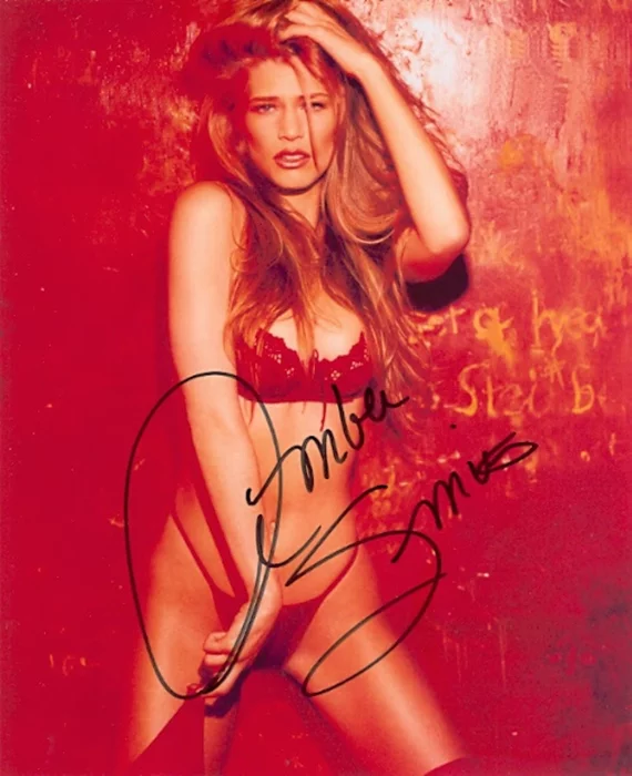 Amber Smith autograph
