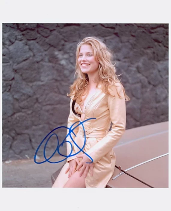 Ali Larter autograph