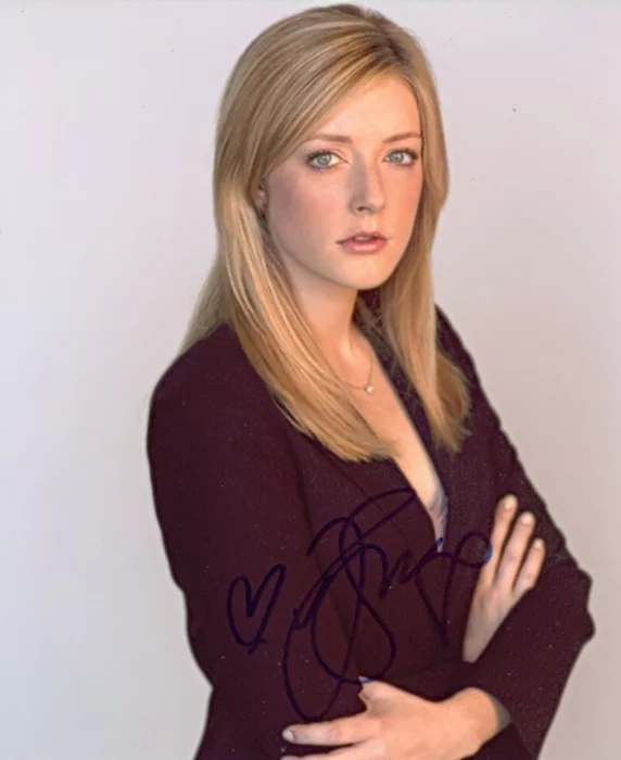 Jennifer Finnigan autograph