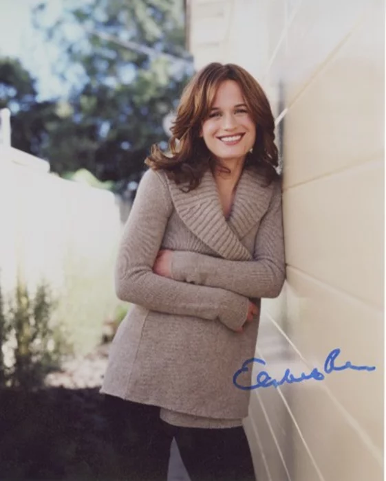 Elizabeth Reaser autograph