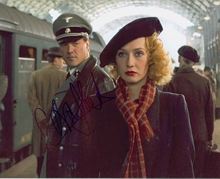 Carice van Houten autograph