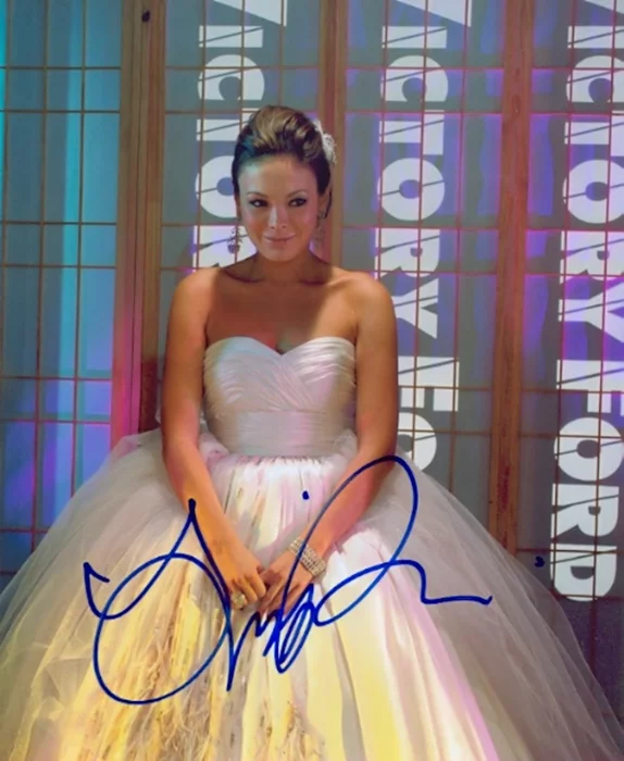 Lindsay Price autograph