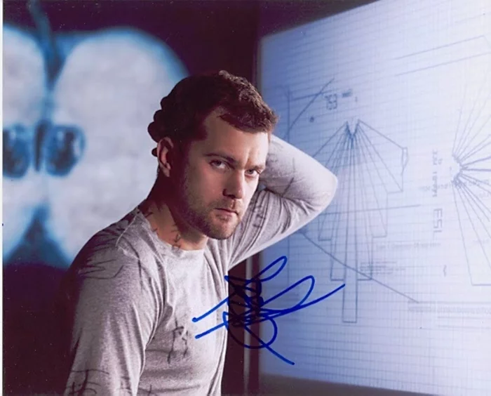 Joshua Jackson autograph