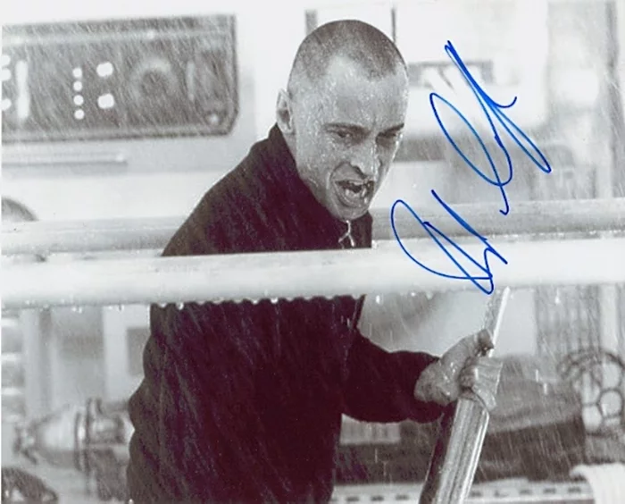 Robert Carlyle autograph