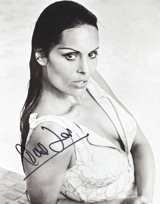 Daliah Lavi autograph
