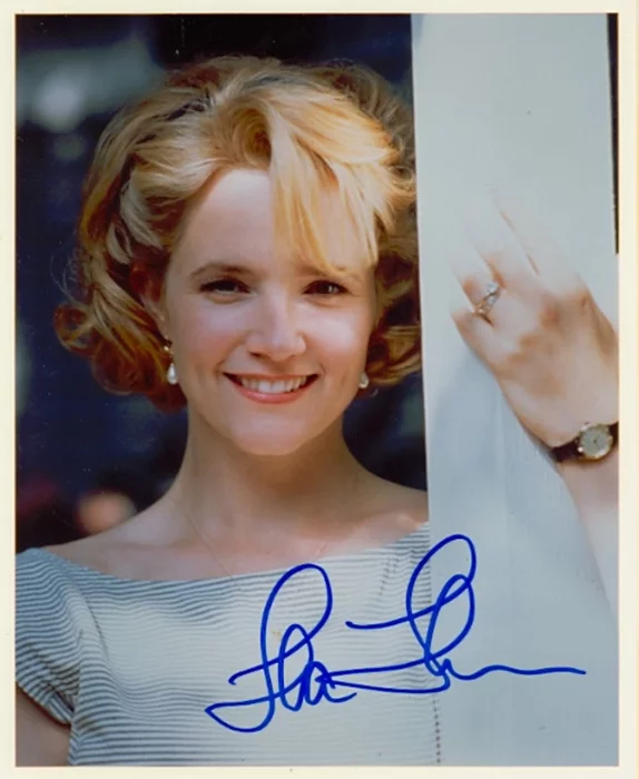 Lea Thompson autograph