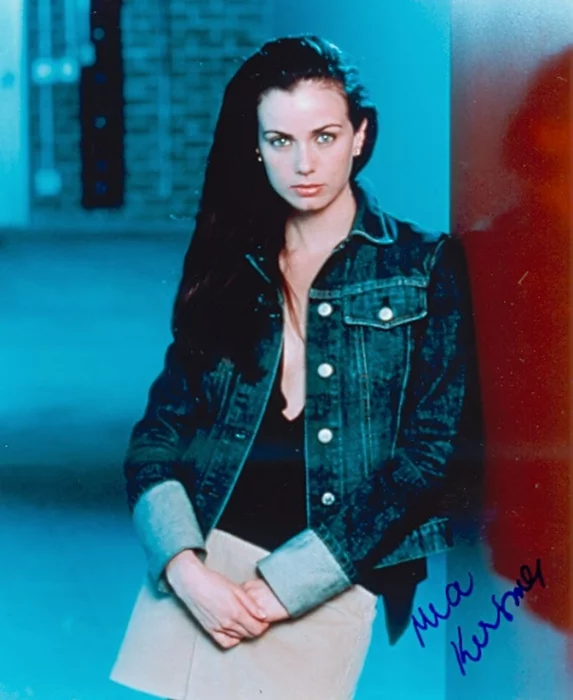 Mia Kirshner autograph