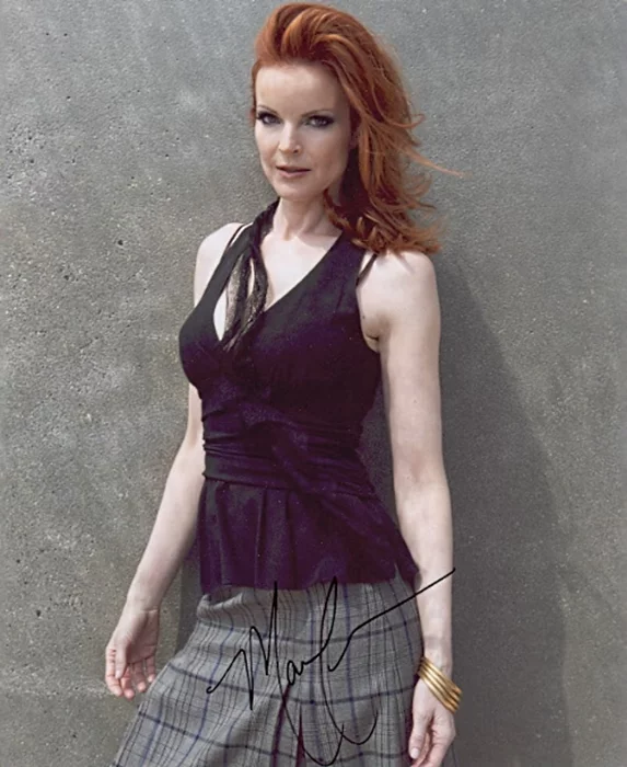Marcia Cross autograph